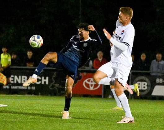22.09.2026, xpsx, Fussball Hessenpokal Achtelfinale, Germania Doernigheim - TSV Steinbach Haiger v.l. Anas Charkaoui (Dörnigheim), Ertan Hajdaraj (Steinbach) Maintal Hessen Deutschland (DEU)