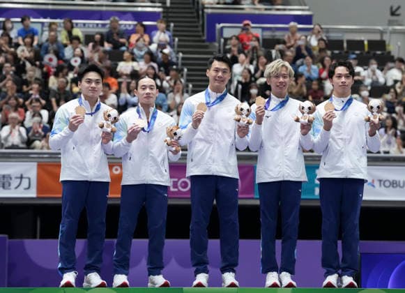 (260923) -- NAGOYA, Sept. 23, 2026 -- Bronze medalists Chuang Chia-lung, Hung Yuan-hsi, Tang Chia-hung, Lee Chih-kai and Shiao Yu-jan of team Chinese Taipei pose during the awarding ceremony for men s team of Artistic Gymnastics at the 20th Asian Games Aichi-Nagoya 2026 in Nagoya, Japan, Sept. 23, 2026. ) (SP)JAPAN-NAGOYA-ASIAN GAMES-ARTISTIC GYMNASTICS-MEN S TEAM FINAL JiaxYuchen 