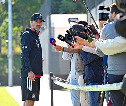23.09.2026, Fussball DFB-Nationalmannschaft Deutschland, Trainingslager in Herzogenaurach, im Homeground bei ADIDAS, vor den UEFA Nations League Spielen, Trainer Jürgen Klopp (Deutschland) beim Interview