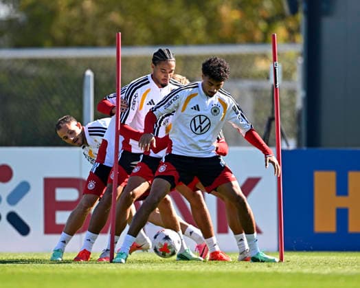 23.09.2026, Fussball DFB-Nationalmannschaft Deutschland, Trainingslager in Herzogenaurach, im Homeground bei ADIDAS, vor den UEFA Nations League Spielen, Nathaniel Brown (Deutschland), Kevin Schade (Deutschland) und Max Rosenfelder (Deutschalnd)..