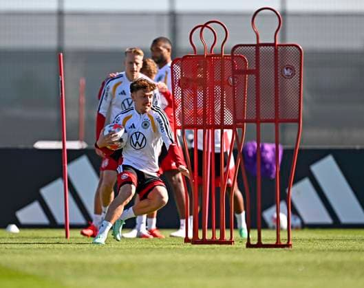 23.09.2026, Fussball DFB-Nationalmannschaft Deutschland, Trainingslager in Herzogenaurach, im Homeground bei ADIDAS, vor den UEFA Nations League Spielen, Philipp Treu (Deutschland) am Ball.