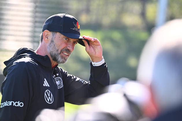 23.09.2026 - Fussball - DFB Deutscher Fussball Bund - Nationalmannschaft Nationalteam Deutschland - Training - - xwoxzix - Jürgen Klopp ( Bundestrainer Deutschland ) im spontanen Mediengespräch - Interview