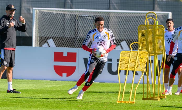 23.09.2026 - Fussball - DFB Deutscher Fussball Bund - Nationalmannschaft Nationalteam Deutschland - Training - - xwoxzix - Jürgen Klopp ( Bundestrainer Deutschland ) Jamal Musiala ( , Deutschland )