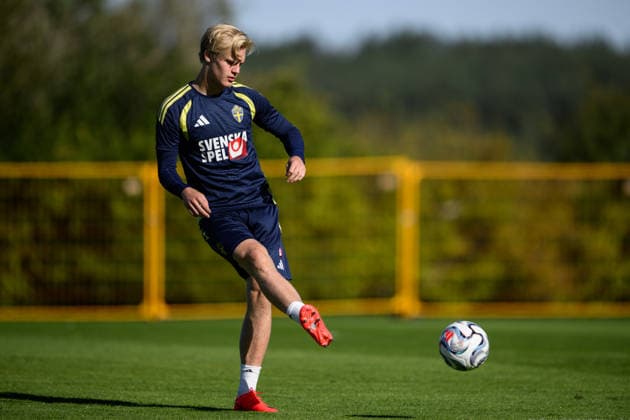 260923 Lucas Bergvall of the Swedish men s national football team at a training session on September 23, 2026 in Stockholm. Photo: Jesper Zerman BILDBYRAN kod JZ JZ0756 fotboll football soccer fotball nations league uefa nations league träning practice training sverige sweden sverige a bbeng Copyright: JESPERxZERMAN BB260923JZ011