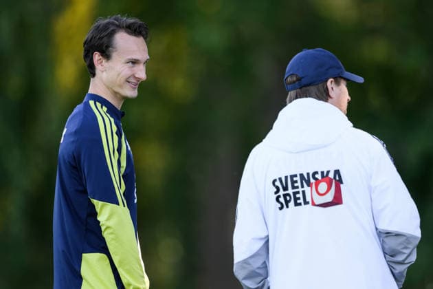 260923 Hjalmar Ekdal of the Swedish men s national football team at a training session on September 23, 2026 in Stockholm. Photo: Jesper Zerman BILDBYRAN kod JZ JZ0756 fotboll football soccer fotball nations league uefa nations league träning practice training sverige sweden sverige a bbeng Copyright: JESPERxZERMAN BB260923JZ013