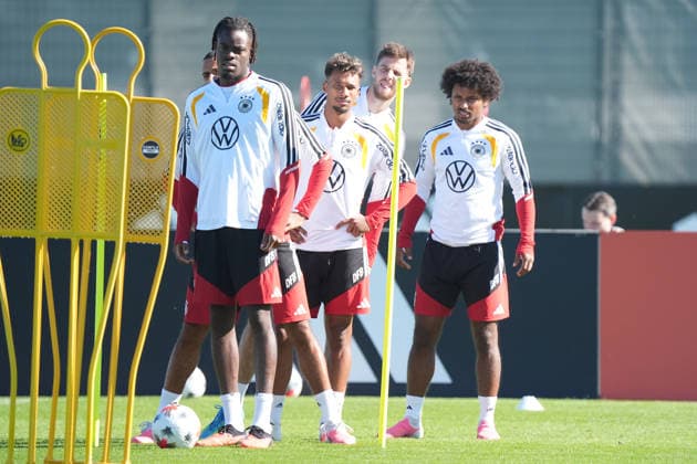 Yann Aurel Bisseck, Karim Adeyemi, Yannik Engelhardt - Herzo Base 23.09.2026: Deutsche Nationalmannschaft Nations League Abschlusstraining Home Ground, HerzoBase, World of Adidas, Herzogenaurach