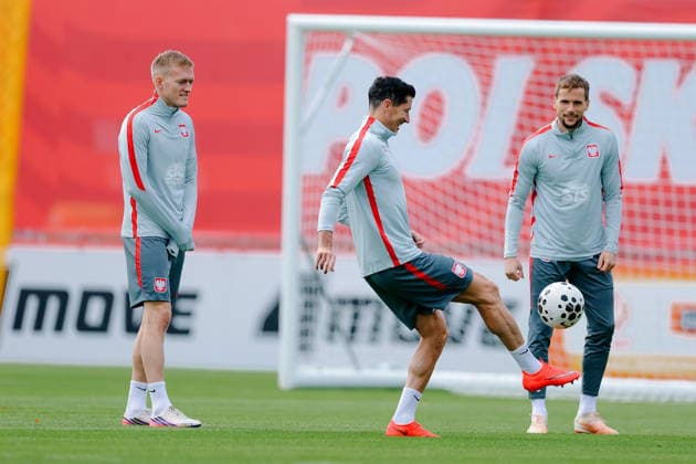 23.09.2026 WARSZAWA - WAWER, BOISKO KS ZWAR MIEDZYLESIE PILKA NOZNA (FOOTBALL) ZGRUPOWANIE REPREZENTACJI POLSKI TRENING REPREZENTACJI POLSKI NZ ROBERT LEWANDOWSKI FOTO LUKASZ GROCHALA CYFRASPORT NEWSPIX.PL --- newspix.pl LN LIGA NARODOW UEFA PILKA NOZNA SEZON 2026 2027 --- FOOTBALL UEFA NATIONS LEAGUE SEASON 2026 2027 