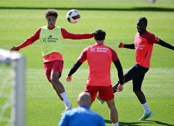 23.09.2026, xophax, Fussball 1.Bundesliga, Bayer 04 Leverkusen. Training in der Länderspielpause. v.l.n.rechts :Eliesse Ben Seghir , Nathan Tella ( alle Bayer 04 ) Leverkusen