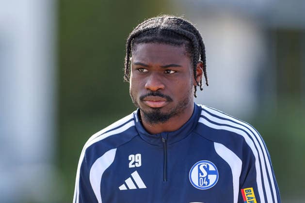 23.09.2026, Fussball, Training des FC Schalke 04. Junior Dina Ebimbe (FC Schalke 04) Gelsenkirchen Trainingsgelände FC Schalke 04 NRW Deutschland xRHR-FOTO YYx Copyright: RHR-FOTOx RHR-FOTO YY
