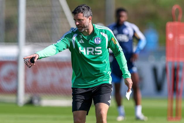 23.09.2026, Fussball, Training des FC Schalke 04. Co-Trainer Tim Hoogland (FC Schalke 04) Gelsenkirchen Trainingsgelände FC Schalke 04 NRW Deutschland xRHR-FOTO YYx Copyright: RHR-FOTOx RHR-FOTO YY
