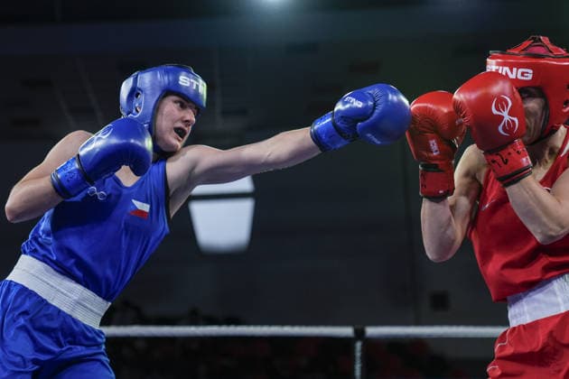 2026 European Boxing Championships SOFIA, BULGARIA - SEPTEMBER 23: Turkish boxer Gizem Ozer (red) competes against Barbora Maxova of the Czech Republic (blue) during their women s 60kg bout at the 2026 European Boxing Championships held at Asics Arena in Sofia, Bulgaria on September 23, 2026. Osmancan Gurdogan Anadolu Sofia Bulgaria. Editorial use only. Please get in touch for any other usage.  Copyright: x2026xAnadoluxOsmancanxGurdoganx