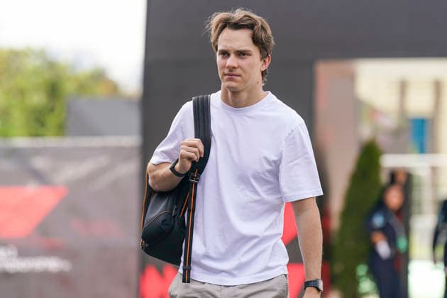 FORMULA 1 AZERBAIJAN GRAND PRIX 2026 Oscar Piastri (AUS) 81 McLaren arriving during the Formula 1 Qatar Airways Azerbaijan Grand Prix 2026, Round 15 of the 2026 Formula 1 World Championship, WM, Weltmeisterschaft from 24th - 26th September 2026 at the Baku City Circuit, Baku, Azerbaijan. Credit: Robbie Hoad Every Second Media Editorial use only. All images are copyright Every Second Media Limited. No images may be reproduced without prior permission. Copyright: xIMAGO EveryxSecondxMediax ESM-2183-0021 RobbiexHoadx xEveryxSecondxMediax