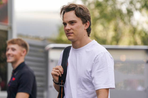FORMULA 1 AZERBAIJAN GRAND PRIX 2026 Oscar Piastri (AUS) 81 McLaren arriving during the Formula 1 Qatar Airways Azerbaijan Grand Prix 2026, Round 15 of the 2026 Formula 1 World Championship, WM, Weltmeisterschaft from 24th - 26th September 2026 at the Baku City Circuit, Baku, Azerbaijan. Credit: Robbie Hoad Every Second Media Editorial use only. All images are copyright Every Second Media Limited. No images may be reproduced without prior permission. Copyright: xIMAGO EveryxSecondxMediax ESM-2183-0022 RobbiexHoadx xEveryxSecondxMediax