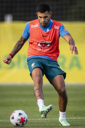 BRISBANE, AUSTRALIA, SEPTEMBER 23: Bruno Guimaraes of Brazil during a Brazilian national team, Nationalteam (Seleção Brasileira) training session at the Ballymore Stadium Annex in Brisbane, Australia. (Photo by Ricardo Noigueira Sports Press Photo) Copyright: xRicardoxNogueira SportsxPressxPhotox Sportspressphoto_SPR237559