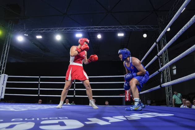 2026 European Boxing Championships SOFIA, BULGARIA - SEPTEMBER 23: Busenaz Surmeneli of Turkiye (blue) in action against Nadezhda Golubeva of Russia (red) during the Women s 70kg category match at the 2026 European Boxing Championships held at the Asics Arena in Sofia, Bulgaria, on September 23, 2026. Osmancan Gurdogan Anadolu Sofia Bulgaria. Editorial use only. Please get in touch for any other usage.  Copyright: x2026xAnadoluxOsmancanxGurdoganx