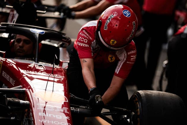 F1 - AZERBAIJAIN GRAND PRIX 2026 Scuderia Ferrari mechanic, mecanicien, mechanics during the 2026 Formula 1 Azerbaijan Grand Prix, 15th round of the 2026 Formula One World Championship, WM, Weltmeisterschaft from September 24 to 26, 2026 on the Baku City Circuit, in Baku, Azerbaijan - BakuAzerbaijan  Copyright: xEricxAlonsox