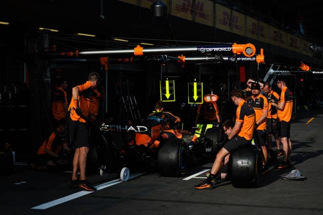 F1 - AZERBAIJAIN GRAND PRIX 2026 McLaren F1 Team pit stop practice during the 2026 Formula 1 Azerbaijan Grand Prix, 15th round of the 2026 Formula One World Championship, WM, Weltmeisterschaft from September 24 to 26, 2026 on the Baku City Circuit, in Baku, Azerbaijan - BakuAzerbaijan  Copyright: xEricxAlonsox
