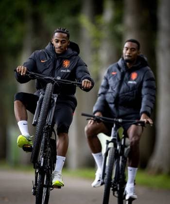ZEIST - Crysencio Summerville and Ryan Gravenberch during a training session in preparation for the Nations League matches against Germany, Serbia, Greece, and Serbia. KOEN VAN WEEL ANP xVIxANPxSportx xxANPxIVx 569797347 originalFilename: 569797347.jpg
