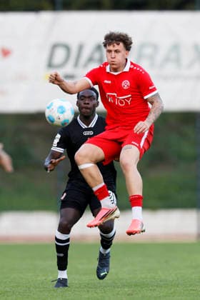Fußball Testspiel SV Schermbeck - Rot-Weiss Essen am 23.09.2026 In der Volksbank-Arena in Schermbeck James Gnagnon ( Rot-Weiss Essen )