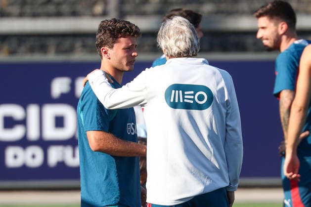 Lisbon, Portugal - September 23: Joao Neves (Portugal) and Portugal s head coach Jorge Jesus (Portugal) during the Training Team Portugal before the UEFA Nations League 2026 27 League Phase Matchday 1 match between Portugal and Wales at Estadio Jose Alvalade in Lisbon, Portugal Copyright: HMBxMedia JoaquimxFerreira