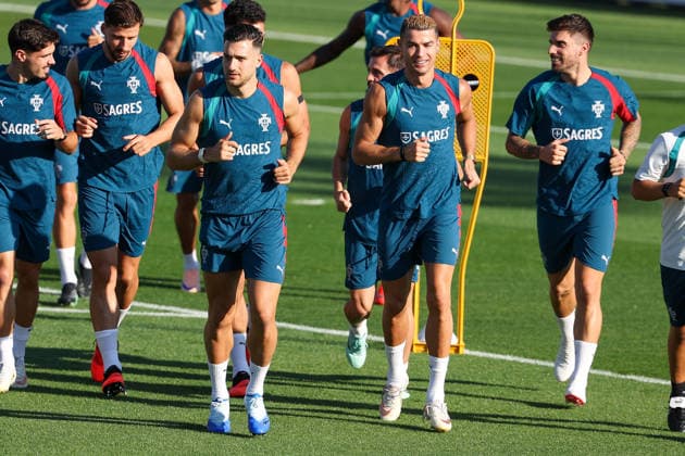 Lisbon, Portugal - September 23: warm-Up Team Portugal, Diogo Dalot (Portugal), Cristiano Ronaldo (Portugal) during the Training Team Portugal before the UEFA Nations League 2026 27 League Phase Matchday 1 match between Portugal and Wales at Estadio Jose Alvalade in Lisbon, Portugal Copyright: HMBxMedia JoaquimxFerreira
