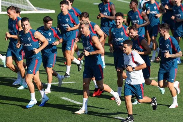 Lisbon, Portugal - September 23: warm-Up Team Portugal, Diogo Dalot (Portugal), Cristiano Ronaldo (Portugal) during the Training Team Portugal before the UEFA Nations League 2026 27 League Phase Matchday 1 match between Portugal and Wales at Estadio Jose Alvalade in Lisbon, Portugal Copyright: HMBxMedia JoaquimxFerreira