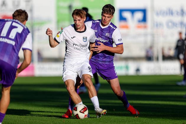 2026.09.23, xkwix, Fußball, Testspiel, SC Wiedenbrück - VfL Osnabrück, Jahnstadion, Testspiel, Saison 2026 2027: Tom Krueger (SC Wiedenbrueck 8) im Zweikampf gegen Jonathan Wensing (VfL Osnabrueck 5) DFB regulations prohibit any use of photographs as image sequences and or quasi-video. Photo: xKamilxWilkowskixPressefotoKochx Nordrhein-Westfalen Deutschland