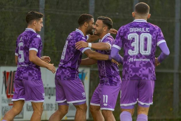 Landsberg, Deutschland 23. September 2026: Toto-Pokal - Bayerischer Landespokal - 2026 2027 - Viertelfinale - TSV 1882 Landsberg gegen FC Ingolstadt 04 Im Bild: in der Traube Torschütze Keanan Bennetts (FCI) jubelt nach seinem Tor zum 0:1 mit seinen Mannschaftskollegen, TSV Sportpark Bayern Copyright: xFotostandx xSchäferx