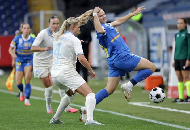SOCCER - WEC, St.Poelten vs Malmoe SANKT POELTEN,AUSTRIA,23.SEP.26 - SOCCER - UEFA Women s Europa Cup, qualification, SKN Sankt Poelten vs Malmoe FF. Image shows Ellen Loefqvist (Malmoe) and Lisa Ebert (St.Poelten).  GEPAxpictures xWalterxLuger