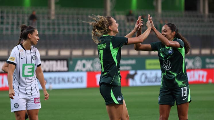 VfL vs. Graz, EL Quali Frauen, Wolfsburg, 23.09.2026, Fußball, Frauen, VfL Wolfsburg vs. SK Sturm Graz, UEFA Women s Europa Cup Qualifikation, 2. Runde, Saison 2026 2027: Lara Prasnikar (VfL Wolfsburg) jubelt mit Kessya Bussy (VfL Wolfsburg) nach ihrem Tor zum 2:0 AOK Stadion Niedersachsen Deutschland