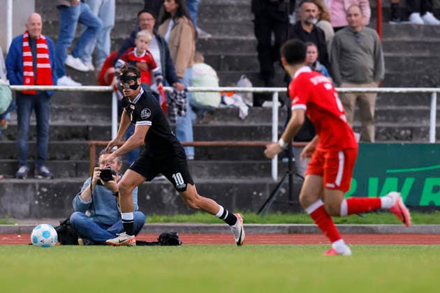 Fußball Testspiel SV Schermbeck - Rot-Weiss Essen am 23.09.2026 In der Volksbank-Arena in Schermbeck Marvin Obuz ( Rot-Weiss Essen )