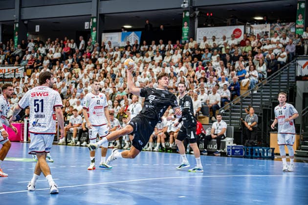 DHB Pokal; TV Hüttenberg - THW Kiel, 23.09.26 Julian Köster (THW Kiel, 7), Danil Dyatlov (TV Hüttenberg, 47), Hendrik Schreiber (TV Hüttenberg, 51) DHB Pokal; TV Hüttenberg - THW Kiel: Wetzlar, 23.09.26 Copyright: xBEAUTIFULxSPORTS Roeczeyx