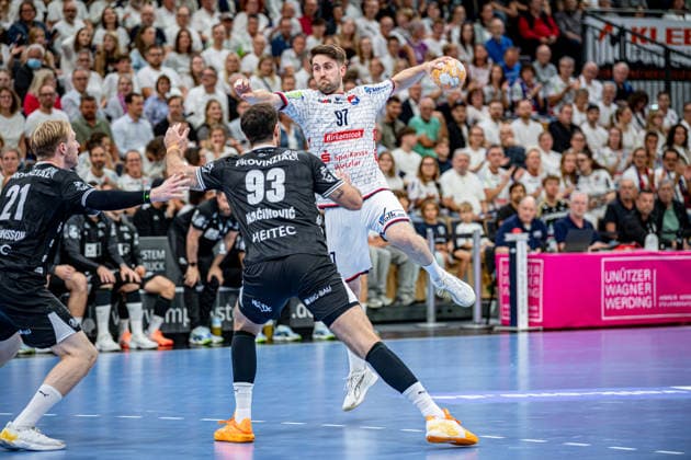 DHB Pokal; TV Hüttenberg - THW Kiel, 23.09.26 David Kuntscher (TV Hüttenberg, 97), Veron Nacinovic (THW Kiel, 93) Eric Johansson (THW Kiel, 21) DHB Pokal; TV Hüttenberg - THW Kiel: Wetzlar, 23.09.26 Copyright: xBEAUTIFULxSPORTS Roeczeyx