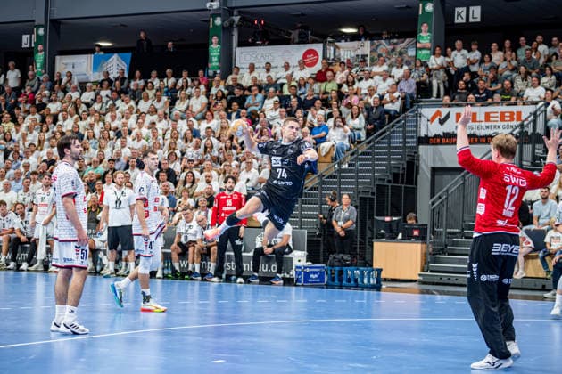 DHB Pokal; TV Hüttenberg - THW Kiel, 23.09.26 Vincent Büchner (THW Kiel, 74), Hendrik Schreiber (TV Hüttenberg, 51), Danil Dyatlov (TV Hüttenberg, 47), Simon Böhne (TV Hüttenberg, 12) DHB Pokal; TV Hüttenberg - THW Kiel: Wetzlar, 23.09.26 Copyright: xBEAUTIFULxSPORTS Roeczeyx