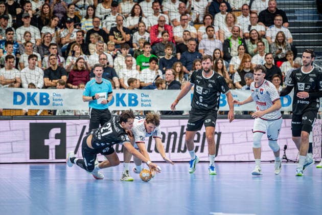 DHB Pokal; TV Hüttenberg - THW Kiel, 23.09.26 Julius Gümbel (TV Hüttenberg, 21), .27k. DHB Pokal; TV Hüttenberg - THW Kiel: Wetzlar, 23.09.26 Copyright: xBEAUTIFULxSPORTS Roeczeyx