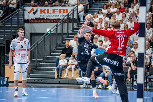DHB Pokal; TV Hüttenberg - THW Kiel, 23.09.26 Vincent Büchner (THW Kiel, 74), Simon Böhne (TV Hüttenberg, 12), Danil Dyatlov (TV Hüttenberg, 47) DHB Pokal; TV Hüttenberg - THW Kiel: Wetzlar, 23.09.26 Copyright: xBEAUTIFULxSPORTS Roeczeyx