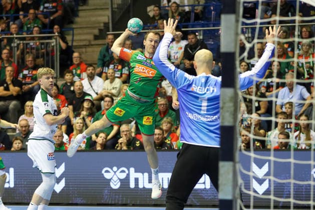 23.09.2026, xgox, Handball - DHB Pokal 2. Runde SC Magdeburg - HSG Wetzlar emspor, v.l. Felix Claar (Magdeburg, 7) wirft Tor, Torschuetze, erzielt Tor, Treffer, scores the goal Magdeburg