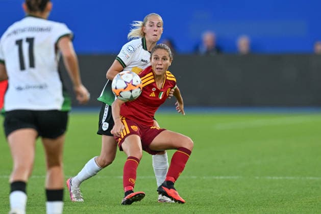 260923 OHL vs AS Roma Saar Janssen (2) of OH Leuven Women defending on Manuela Giugliano (10) of Roma during the Uefa Women™s Champions League matchday 1 in the League phase game in season 2026 - 2027 between Oud Heverlee Leuven - OHL and AS Roma on September 23 , 2026 in Leuven, Belgium. (Photo by David Catry Sportpix) Leuven Den Dreef - King Power Belgium  Copyright: xSportpix.bex xDavidxCatryxDavidxCatryx