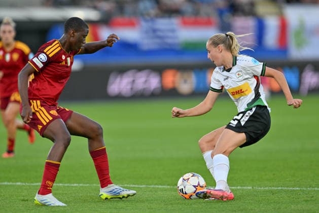 260923 OHL vs AS Roma Shukurat Oladipo (19) of Roma defending on Saar Janssen (2) of OH Leuven Women during the Uefa Women™s Champions League matchday 1 in the League phase game in season 2026 - 2027 between Oud Heverlee Leuven - OHL and AS Roma on September 23 , 2026 in Leuven, Belgium. (Photo by David Catry Sportpix) Leuven Den Dreef - King Power Belgium  Copyright: xSportpix.bex xDavidxCatryxDavidxCatryx