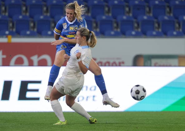 SOCCER - WEC, St.Poelten vs Malmoe SANKT POELTEN,AUSTRIA,23.SEP.26 - SOCCER - UEFA Women s Europa Cup, qualification, SKN Sankt Poelten vs Malmoe FF. Image shows Lisa Ebert (St.Poelten) and Emma Petrovic (Malmoe).  GEPAxpictures xWalterxLuger