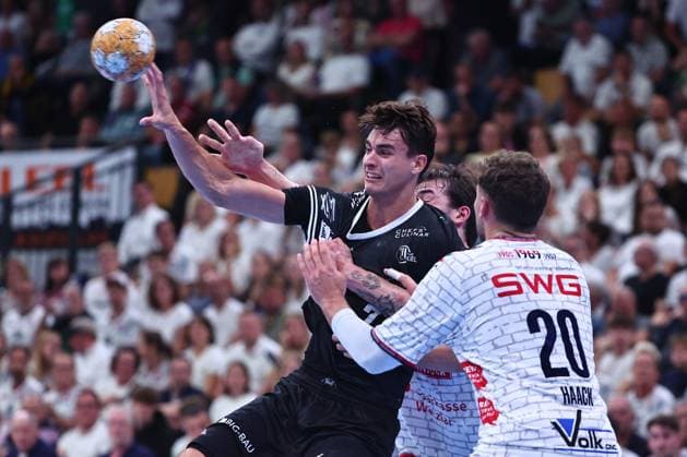 Julian Koester (THW Kiel, 07) im Zweikampf GER, TV Huettenberg vs THW Kiel, Handball, DHB-Pokal, 2. Runde, Spielzeit 2026 2027, 23.09.2026 GER, TV Huettenberg vs THW Kiel, Handball, DHB-Pokal, 2. Runde, Spielzeit 2026 2027, 23.09.2026 Wetzlar Copyright: xEibner-Pressefoto RenexWeissx EP_RWS