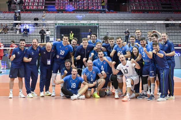 IPA88877473 - Turin, Italy, September 23, 2026, Palavela, Turin—CEV Eurovolley Men 2026 Round of 16: The Slovenian team celebrates its victory during the CEV Eurovolley Men 2026 match between Slovenia and Belgium (3–1) in Turin at Palavela  Copyright: xTonelloxAbozzi IPAxSportx xx IPA88877473
