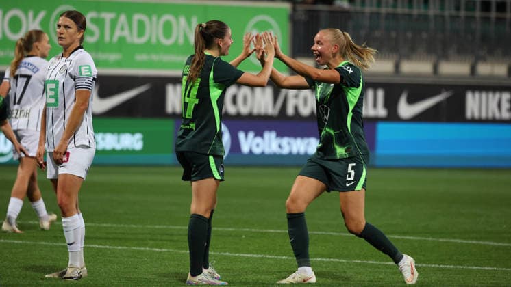 VfL vs. Graz, EL Quali Frauen, Wolfsburg, 23.09.2026, Fußball, Frauen, VfL Wolfsburg vs. SK Sturm Graz, UEFA Women s Europa Cup Qualifikation, 2. Runde, Saison 2026 2027: Smilla Vallotto (VfL Wolfsburg) jubelt mit Ella Paddemors (VfL Wolfsburg) nach ihrem Tor zum 3:0 AOK Stadion Niedersachsen Deutschland