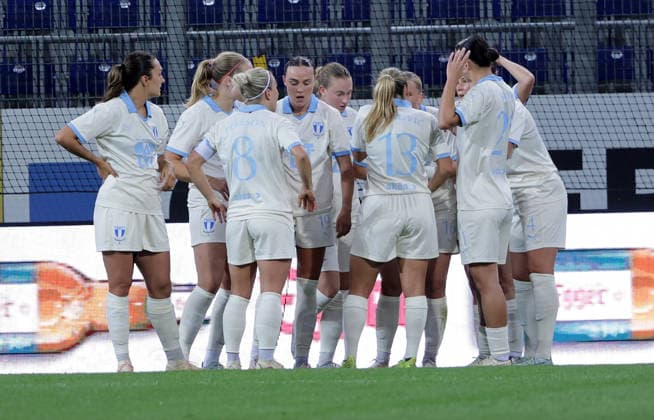 SOCCER - WEC, St.Poelten vs Malmoe SANKT POELTEN,AUSTRIA,23.SEP.26 - SOCCER - UEFA Women s Europa Cup, qualification, SKN Sankt Poelten vs Malmoe FF. Image shows the rejoicing of the team of Malmoe.  GEPAxpictures xWalterxLuger
