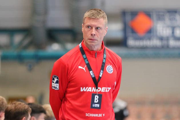 23.09.2026 Handball Herren 2026 2027 DHB-Pokal 2. Runde Dessau-Roßlauer HV 06 - VfL Gummersbach Anhalt Arena Dessau Gudjon Sigurdsson (Gummersbach, Trainer). Dessau-Roßlau Sachsen-Anhalt Deutschland