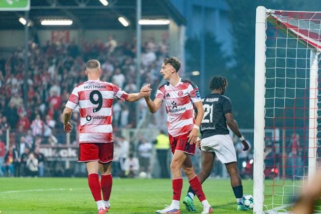 Eric Hottmann (Fortuna Düsseldorf, 09) klatscht mit dem Torschuetzen zum 2:0 Lukas Eixler (Fortuna Düsseldorf, 11) ab Fortuna Duesseldorf vs. Schwarz-Weiss Alstaden, Fussball, Niederrheinpokal, 2.Runde, Saison 2026 27, 23.09.2026, DFL REGULATIONS PROHIBIT ANY USE OF PHOTOGRAPHS AS IMAGE SEQUENCES AND OR QUASI-VIDEO, Fortuna Duesseldorf vs. Schwarz-Weiss Alstaden, Fussball, Niederrheinpokal, 2.Runde, Saison 2026 27, 23.09.2026 Düsseldorf Copyright: xEibner-Pressefoto LukasxBaldygax EP_LBA