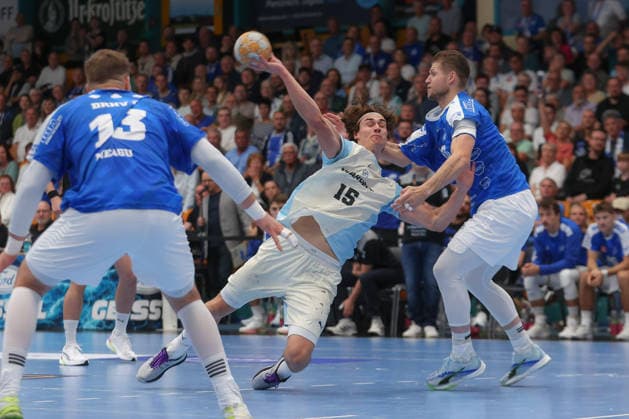 23.09.2026, xtgx, DHB-Pokal 2. Runde, Dessau-Rosslauer HV 06 - VfL Gummersbach emspor, v.l. Miro Schluroff (Gummersbach, 15) wirft Tor, Torschuetze, erzielt Tor, Treffer, scores the goal Dessau