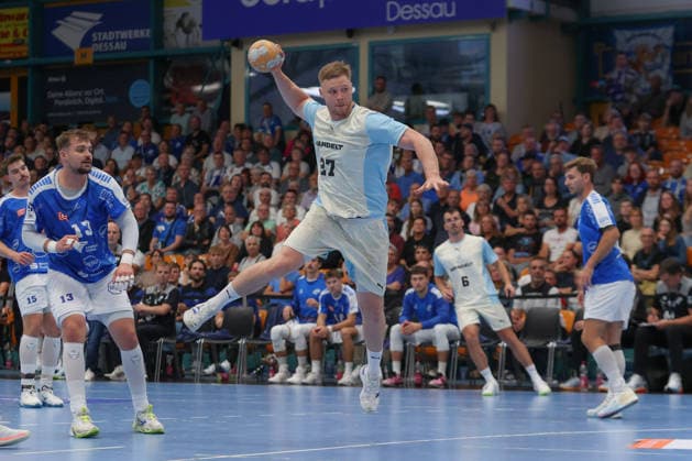 23.09.2026, xtgx, DHB-Pokal 2. Runde, Dessau-Rosslauer HV 06 - VfL Gummersbach emspor, v.l. Kristjan Horzen (Gummersbach, 27) wirft Tor, Torschuetze, erzielt Tor, Treffer, scores the goal Dessau