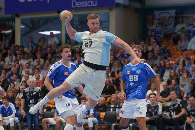 23.09.2026, xtgx, DHB-Pokal 2. Runde, Dessau-Rosslauer HV 06 - VfL Gummersbach emspor, v.l. Kristjan Horzen (Gummersbach, 27) wirft Tor, Torschuetze, erzielt Tor, Treffer, scores the goal Dessau