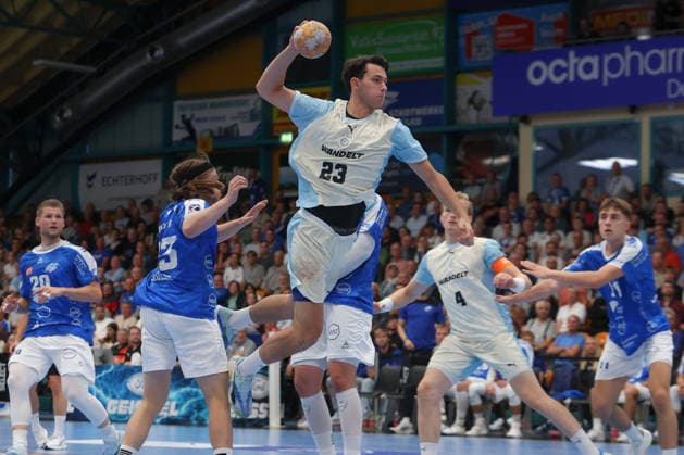 23.09.2026, xtgx, DHB-Pokal 2. Runde, Dessau-Rosslauer HV 06 - VfL Gummersbach emspor, v.l. Nikola Roganovic (Gummersbach, 23) wirft Tor, Torschuetze, erzielt Tor, Treffer, scores the goal Dessau